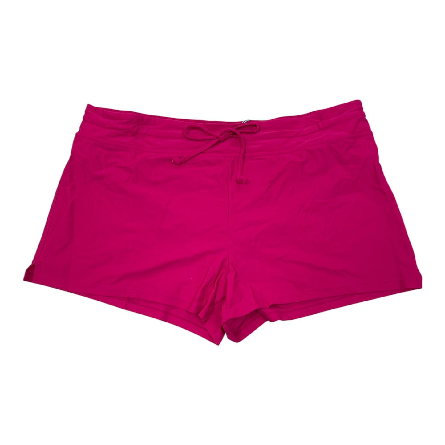 swim shorts feature a secure drawstring waist and built-in lining for added comfort (L)