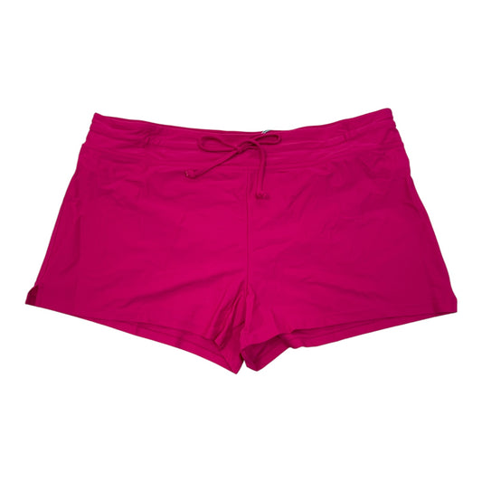 swim shorts feature a secure drawstring waist and built-in lining for added comfort (L)