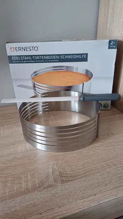 Adjustable cake/pie ring