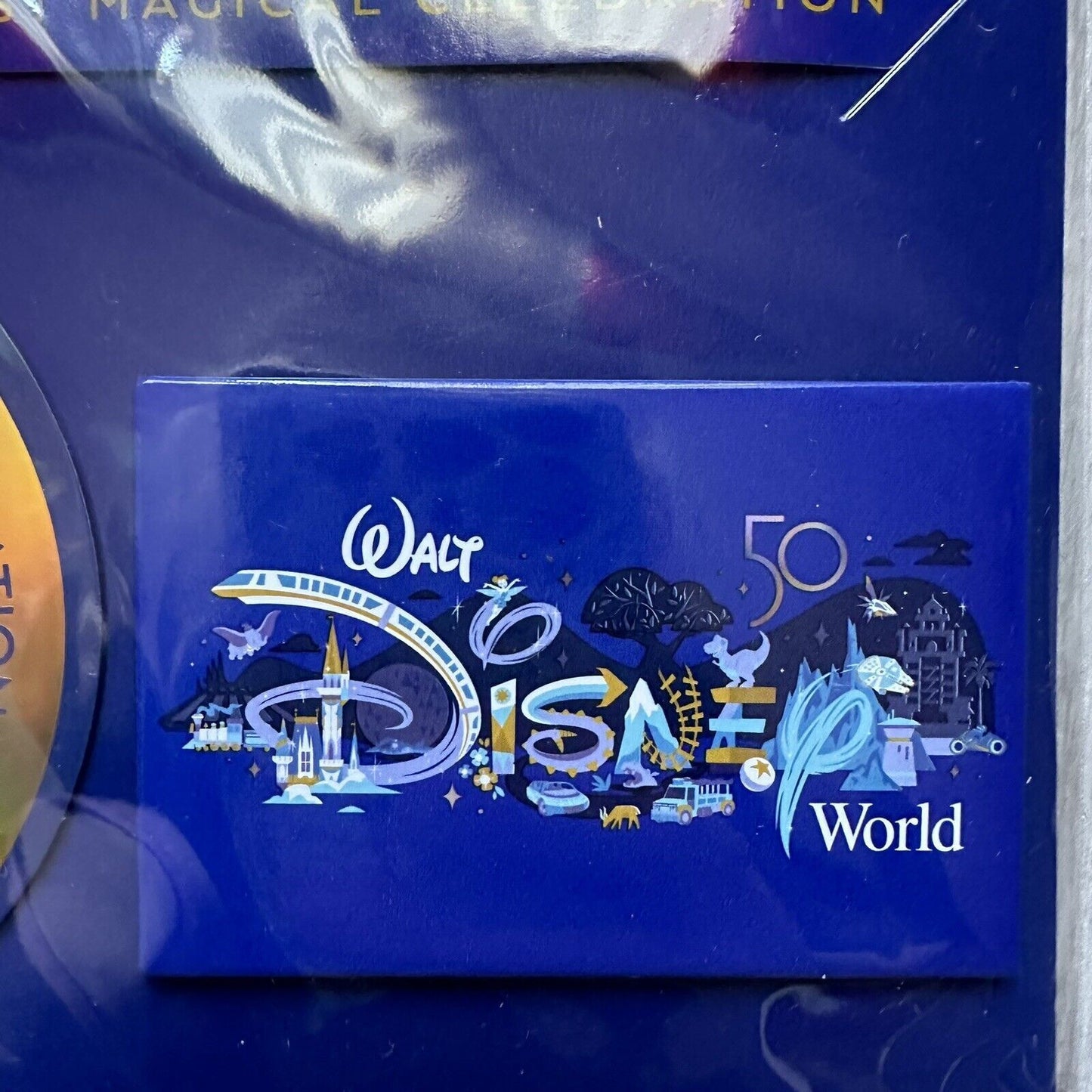 مجموعة معززة تذكارية للذكرى السنوية الخمسين لعالم والت ديزني دبوس سلسلة مفاتيح مغناطيسي