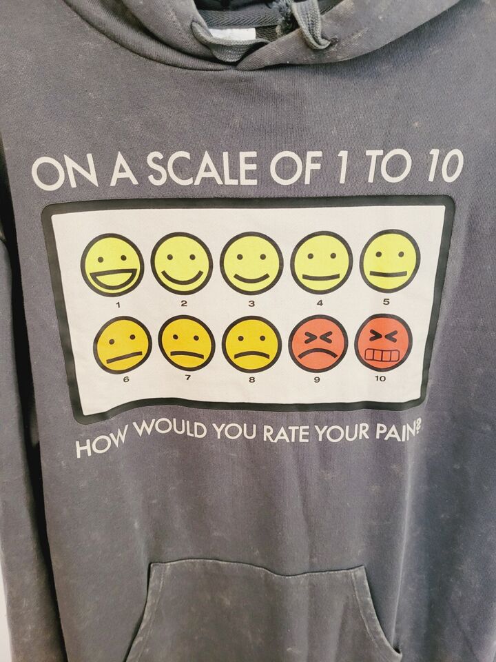 سويت شيرت بغطاء للرأس من متجر ديزني Big Hero 6 باللون الحمضي - مقاس XL